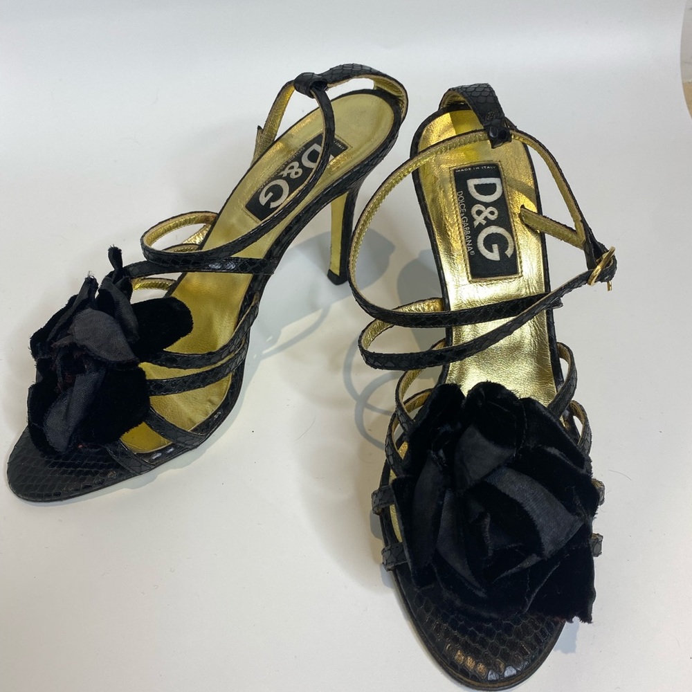 Dolce & Gabbana black flower vintage heels